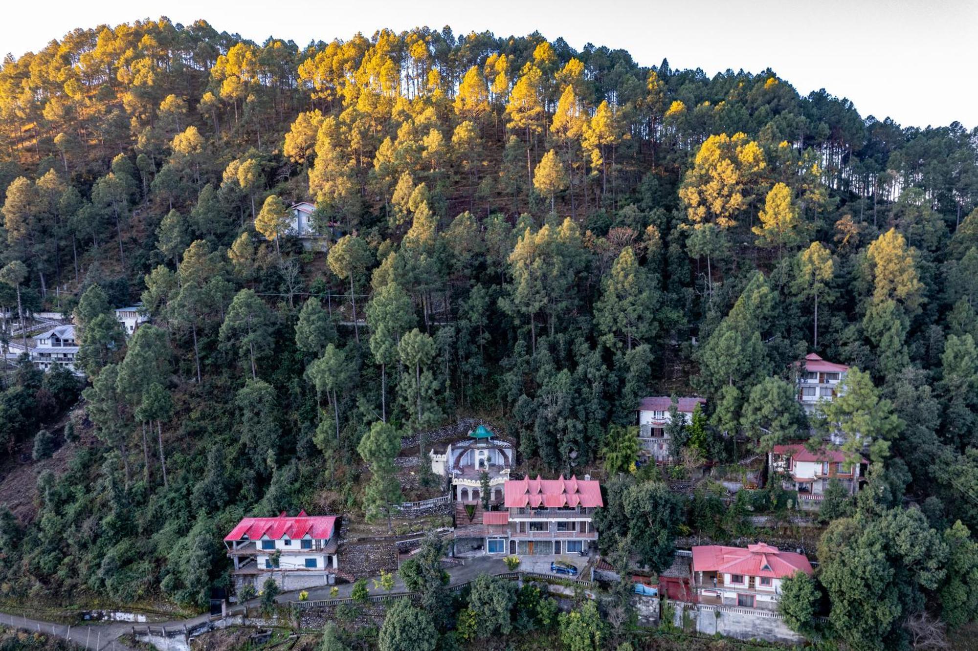 The Canadian Woods Resort Nainital Buitenkant foto